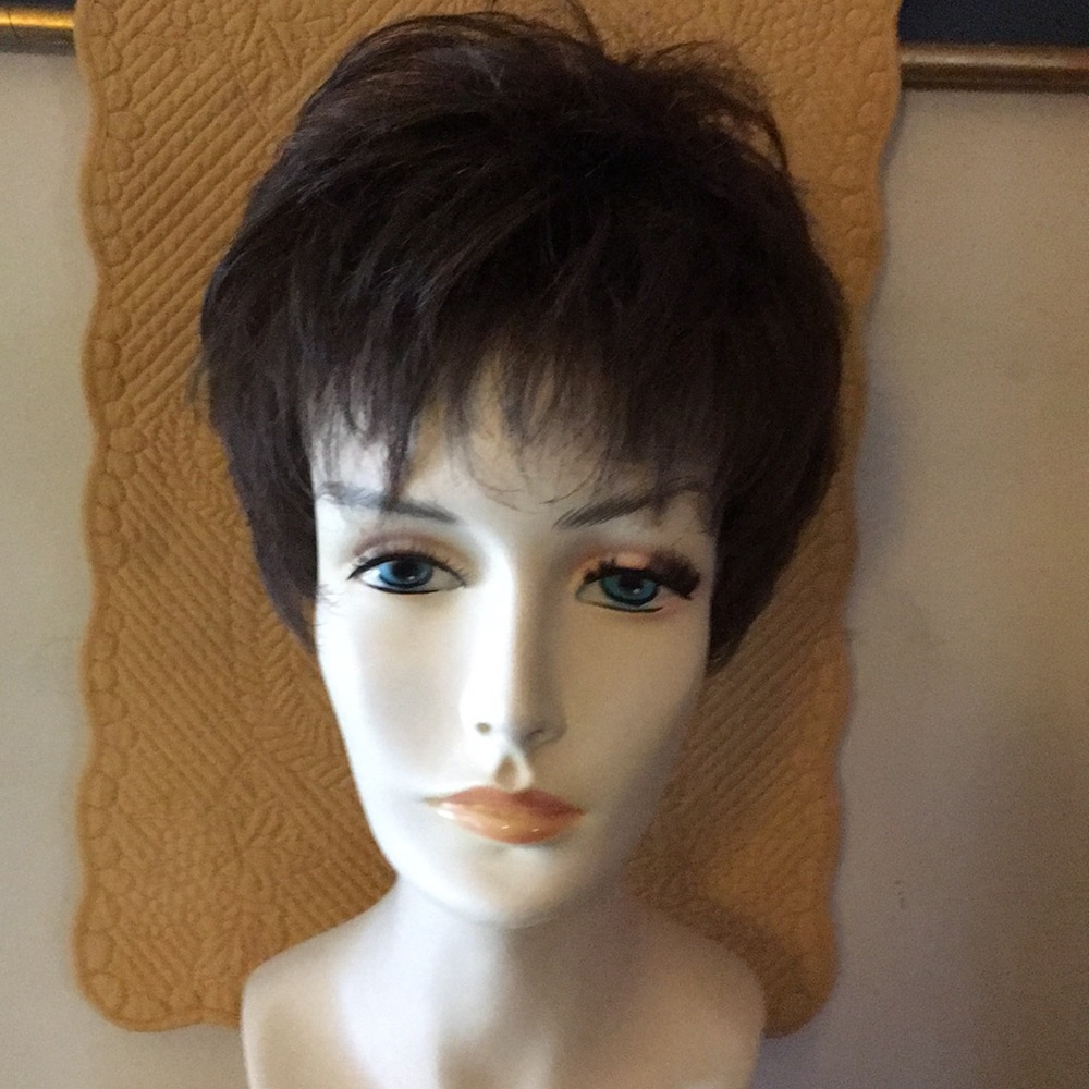 Louis Ferre Adorable Pixieish Short Layered Med. Brown Wig NEVER WORN